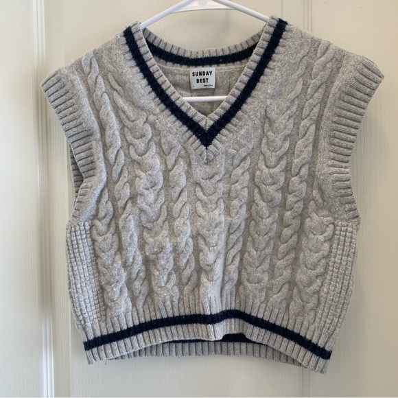 aritzia/sunday best cropped sweater vest - Picture 1 of 7